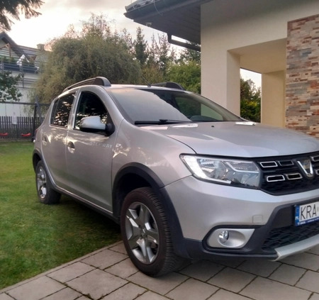 Dacia Sandero cena 30900 przebieg: 90000, rok produkcji 2018 z Giżycko małe 37